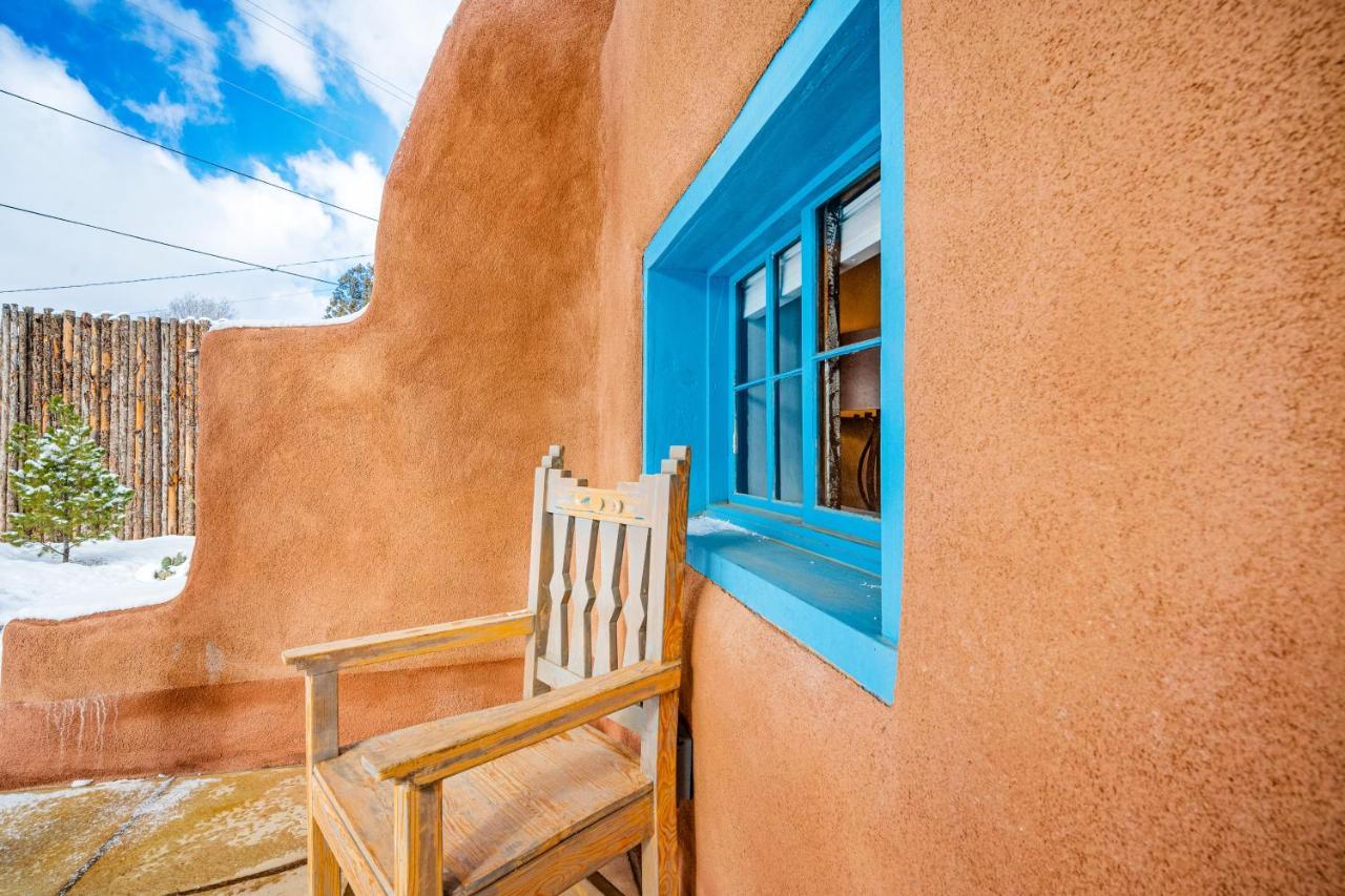 Pueblo Revival Villa Taos Exterior photo
